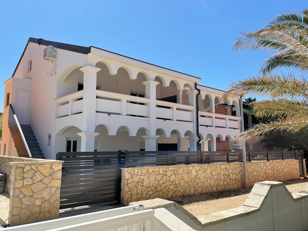 Apartmenthouse Ines Vir Buitenkant foto