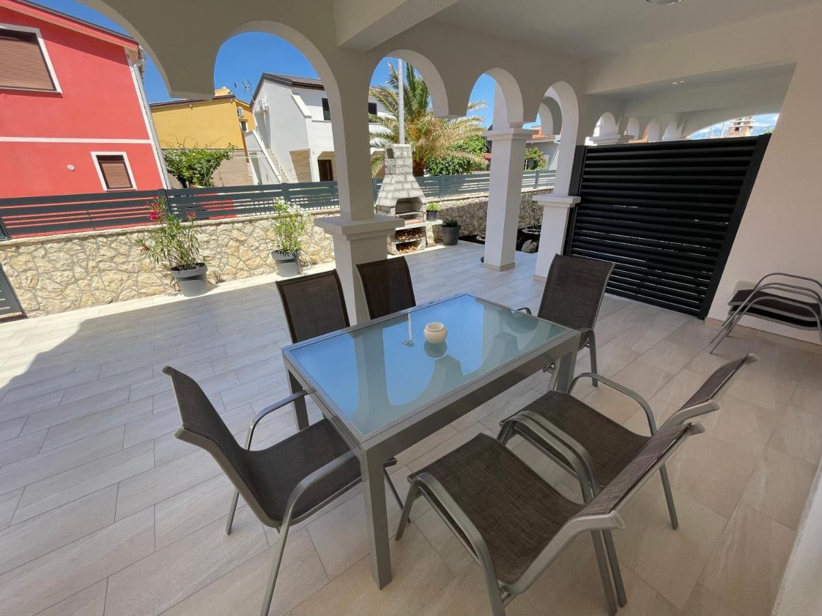 Apartmenthouse Ines Vir Buitenkant foto