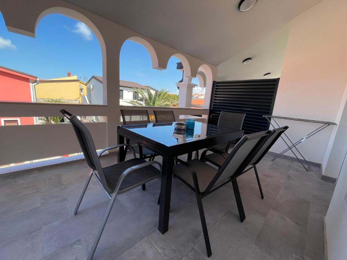 Apartmenthouse Ines Vir Buitenkant foto