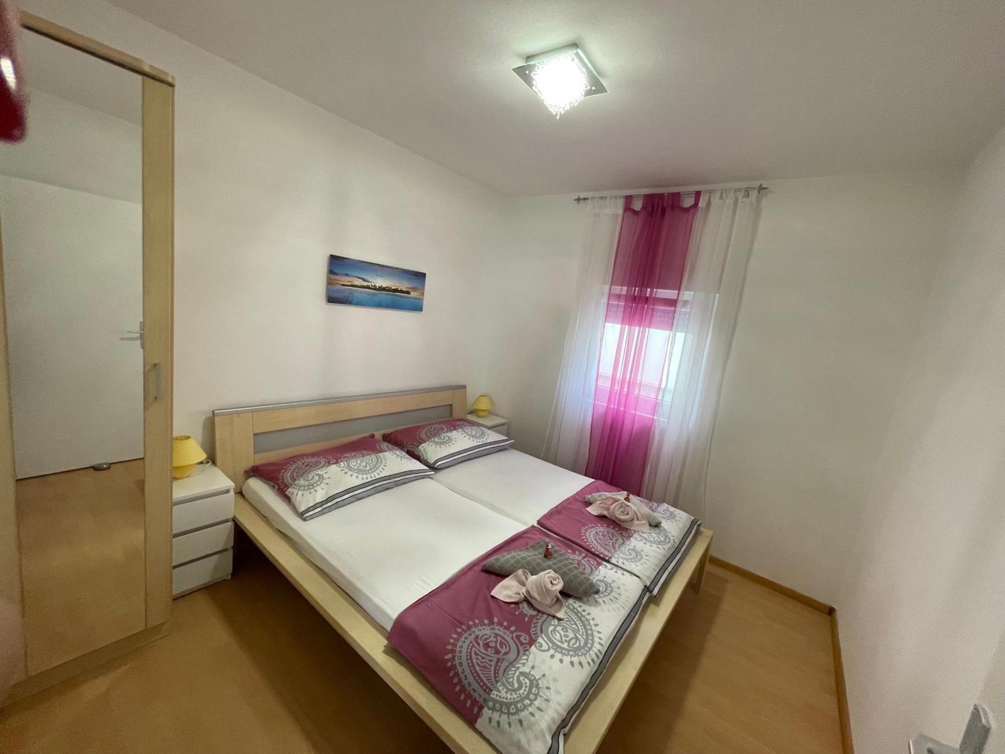 Apartmenthouse Ines Vir Buitenkant foto