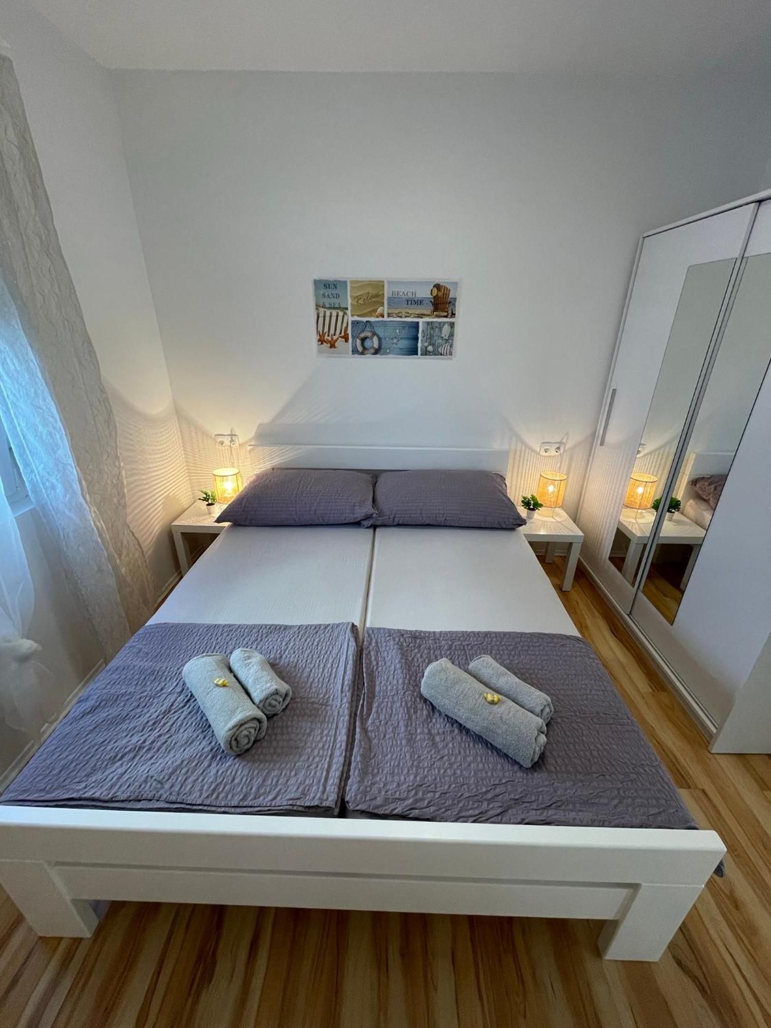 Apartmenthouse Ines Vir Buitenkant foto