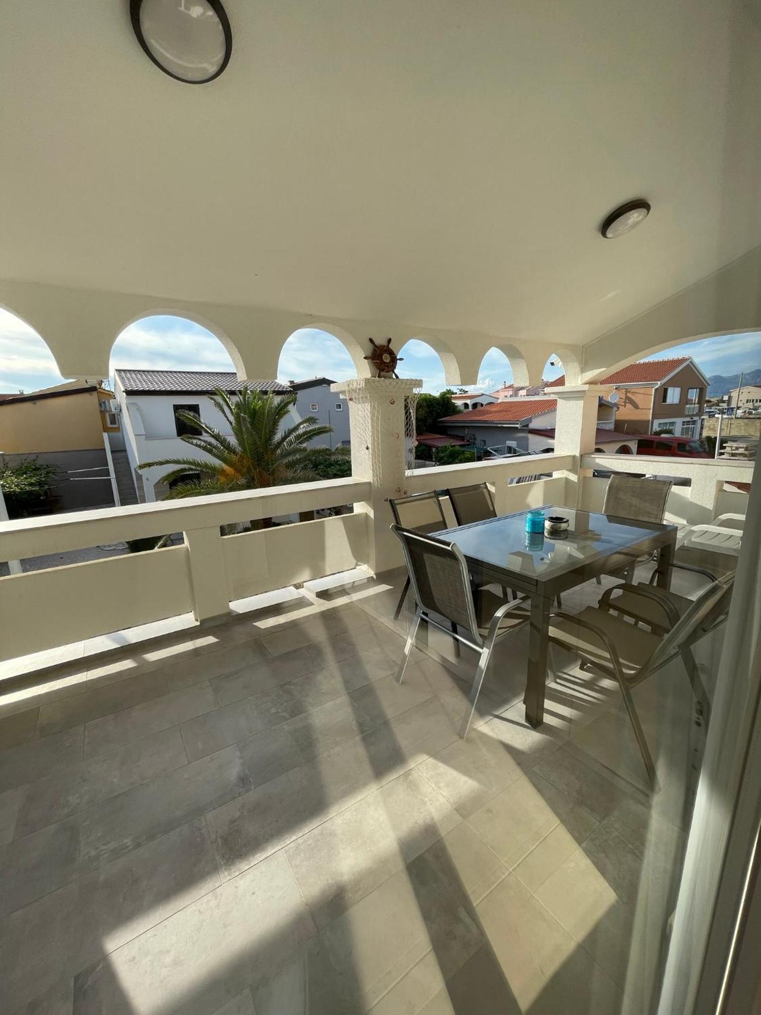 Apartmenthouse Ines Vir Buitenkant foto