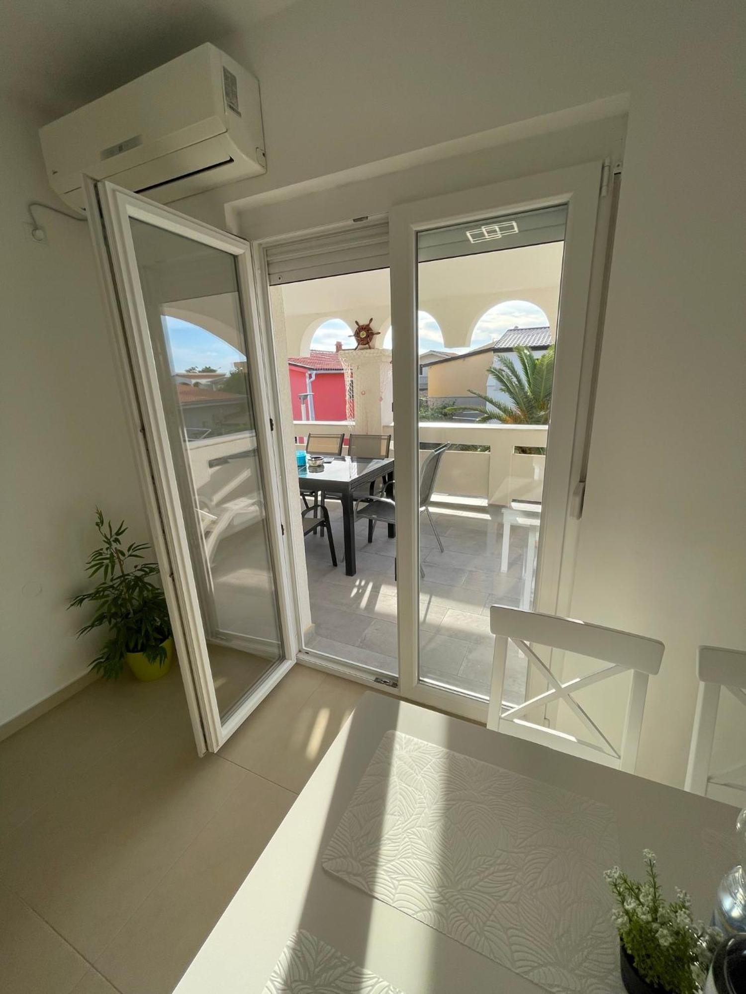 Apartmenthouse Ines Vir Buitenkant foto